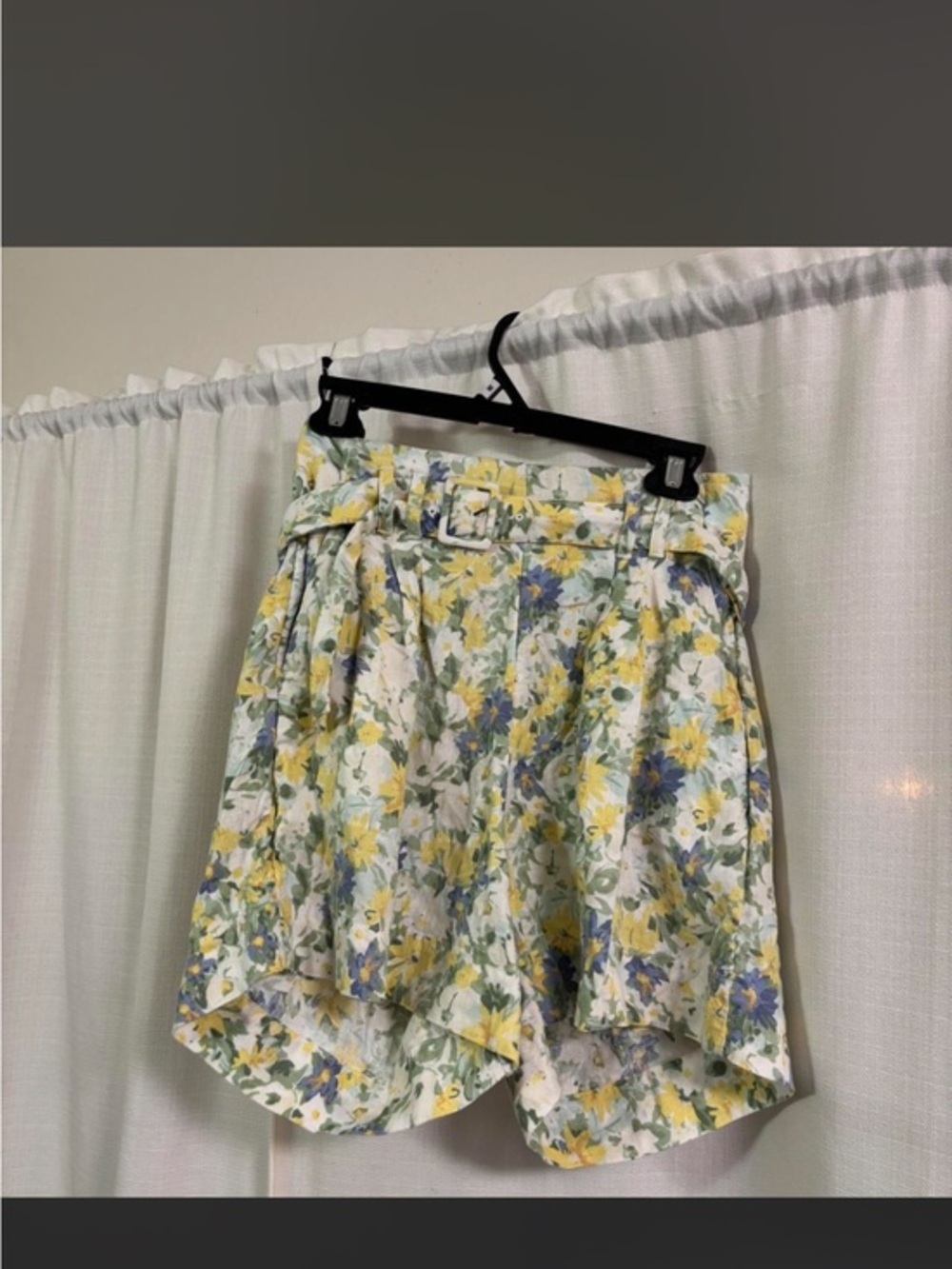 Abercrombie &Fitch Floral Women’s Shorts in Yellow and Green size L
